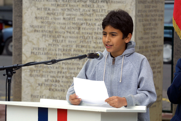 En 2000. Oussama Kheddam, à 10 ans, lit l'Appel du 18 juin lors d'une commémoration à Villeurbanne